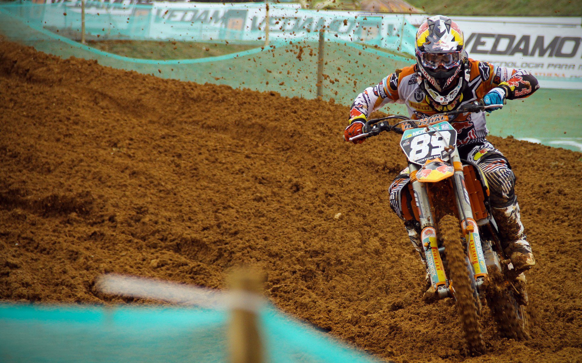 赛场直击：李冰洁全力以赴冲刺前列，李冰洁参加项目